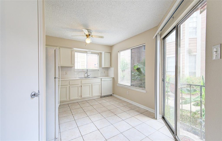 Photo 29 of 37 - 12200 Overbrook Ln #31A, Houston, TX 77077