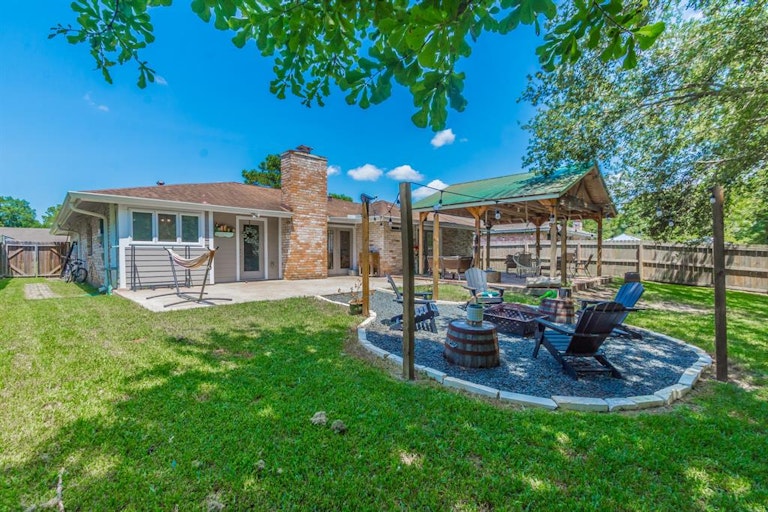 Photo 18 of 24 - 16930 Creek Line Dr, Friendswood, TX 77546