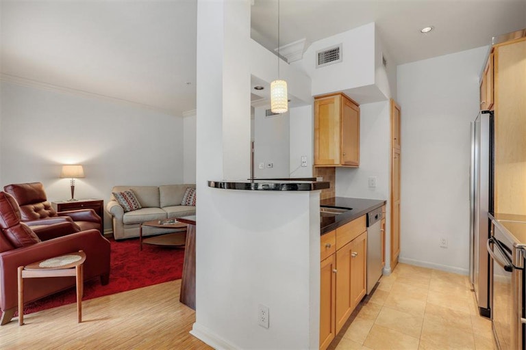 Photo 15 of 29 - 3231 Allen Pkwy #1202, Houston, TX 77019