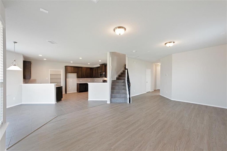 Photo 9 of 36 - 2900 Fox Trail Ln, Fort Worth, TX 76108