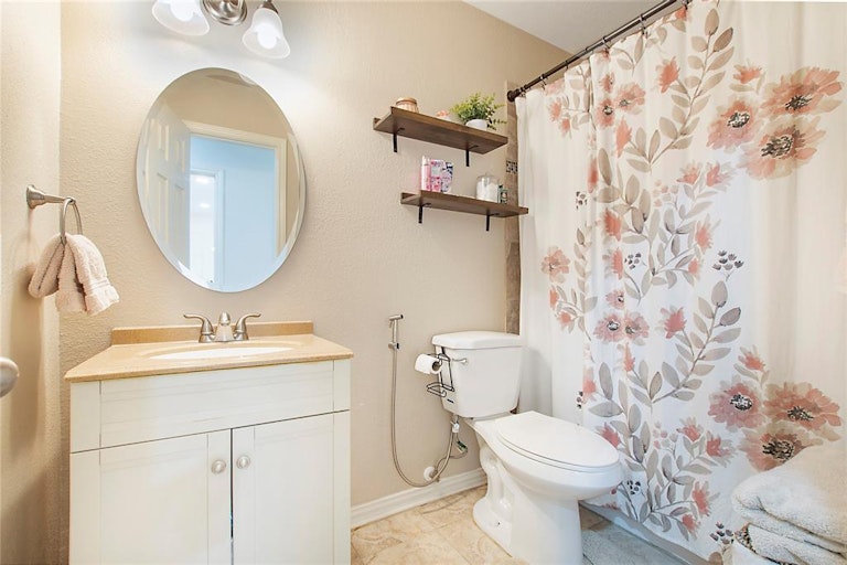 Photo 21 of 32 - 12 Monterey Dr, Roanoke, TX 76262