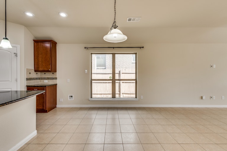 Photo 8 of 26 - 5908 Paddlefish Dr, Fort Worth, TX 76179