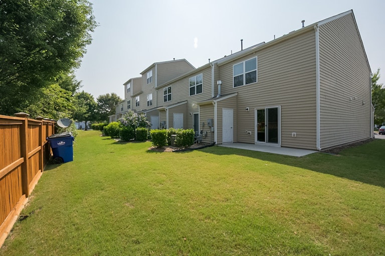 Photo 5 of 13 - 2926 Berkeley Springs Pl, Raleigh, NC 27616