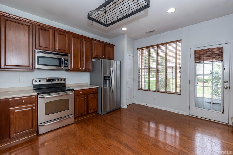 Photo 8 of 21 - 895 Cupola Dr, Raleigh, NC 27603