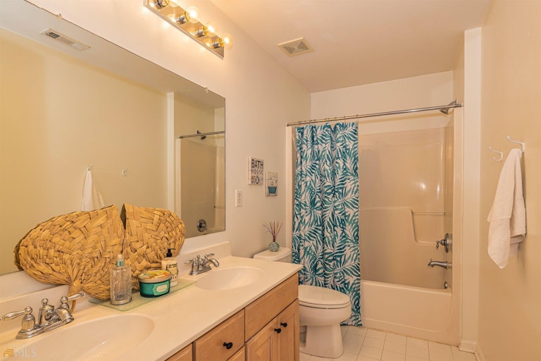 Photo 24 of 61 - 11 Rockridge Dr, Newnan, GA 30265