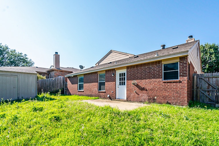 Photo 7 of 25 - 10252 Dawson Trl, Fort Worth, TX 76108