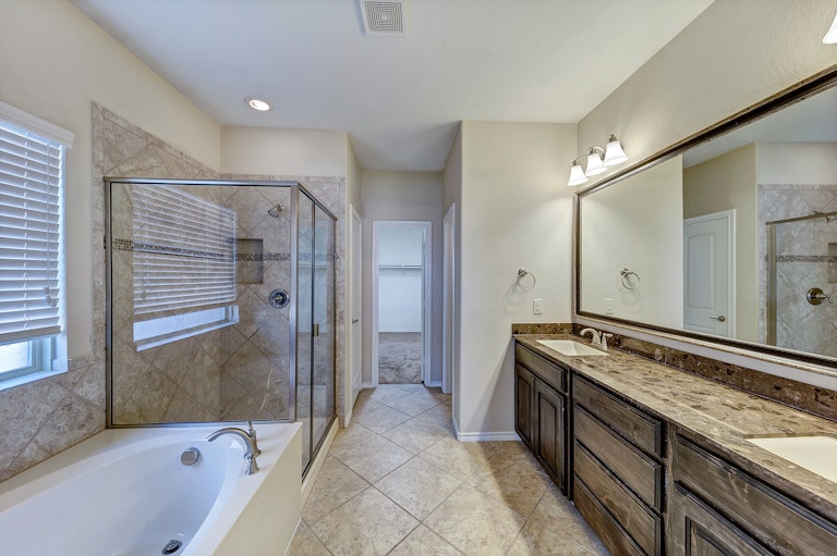 Photo 15 of 28 - 4701 Red Gate Cir, Keller, TX 76244