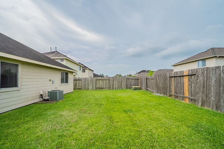 Photo 5 of 24 - 13527 High Banks Ln, Houston, TX 77034