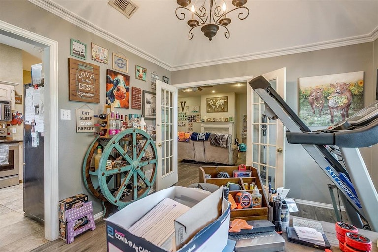 Photo 9 of 40 - 509 Arbor Lawn Dr, Burleson, TX 76028