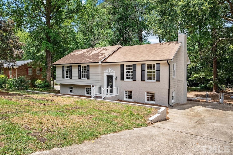 Photo 3 of 29 - 4700 Winterlochen Rd, Raleigh, NC 27603