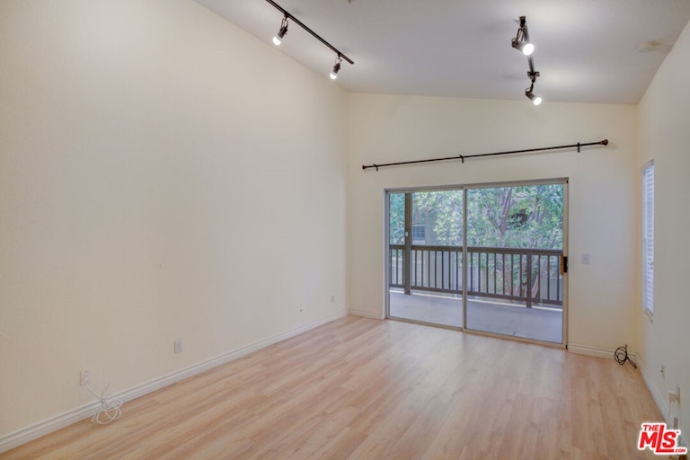 Photo 10 of 23 - 211 Gallery Way, Tustin, CA 92782