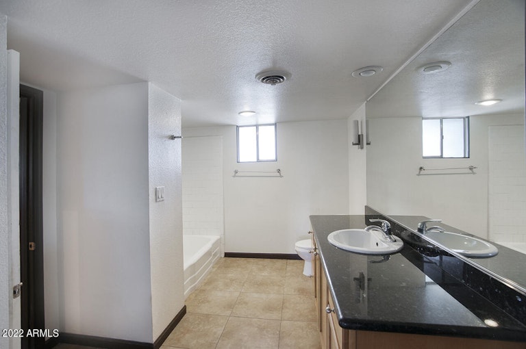 Photo 13 of 15 - 1702 W Tuckey Ln #217, Phoenix, AZ 85015
