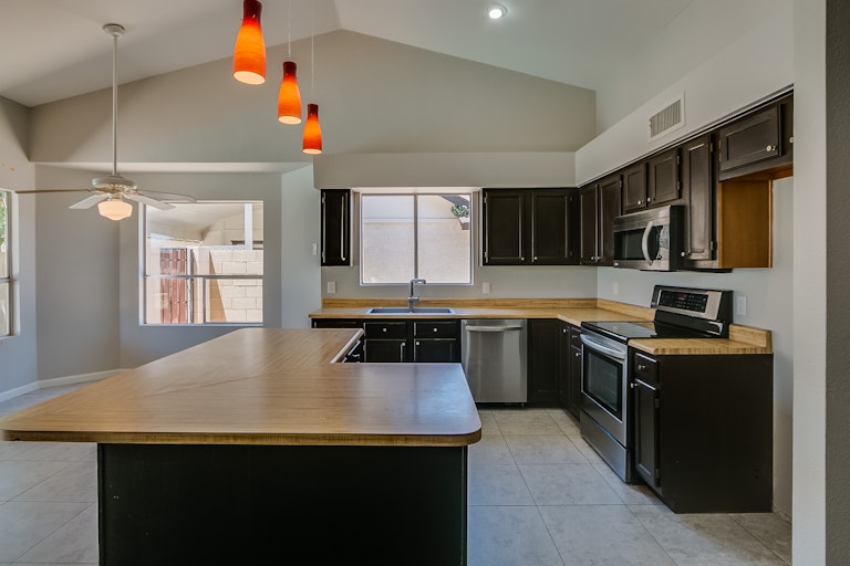 Photo 6 of 26 - 3939 E Waltann Ln, Phoenix, AZ 85032