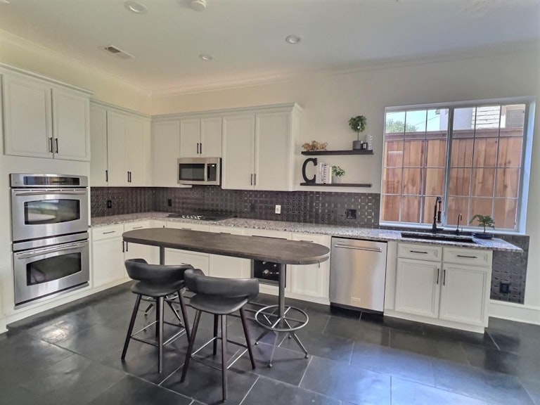 Photo 3 of 19 - 4334 Gilbert Ave, Dallas, TX 75219