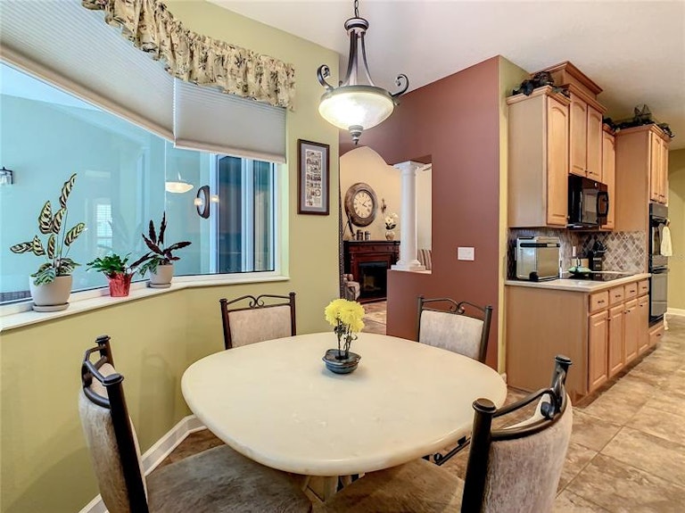 Photo 25 of 69 - 2704 Aloma Oaks Dr, Oviedo, FL 32765
