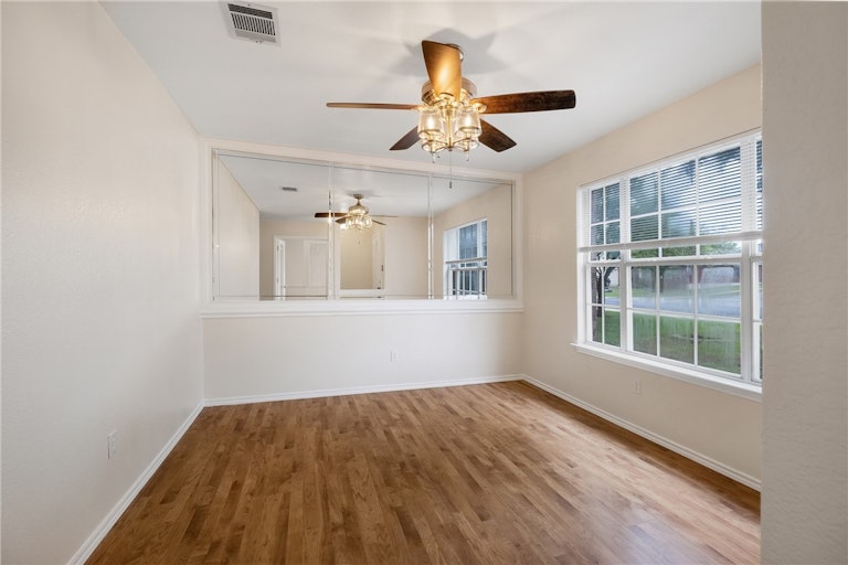 Photo 12 of 27 - 3945 Eagles Nest St, Round Rock, TX 78665