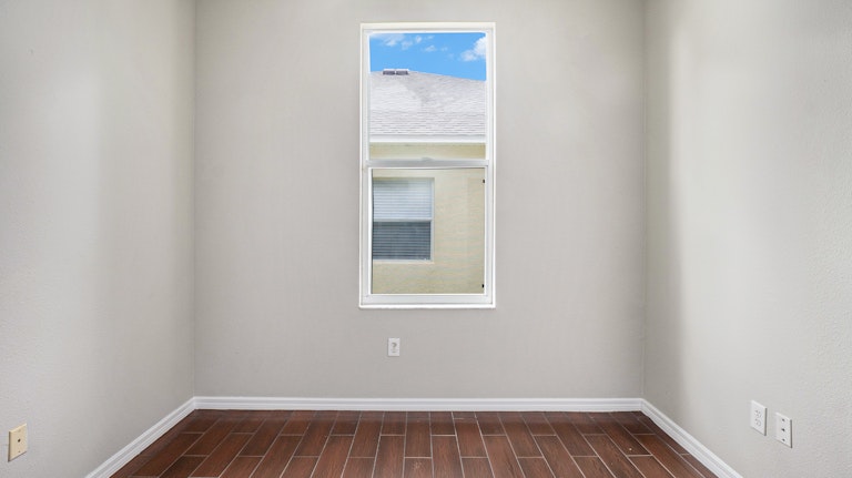 Photo 12 of 16 - 5904 Falconpark Ct, Lithia, FL 33547