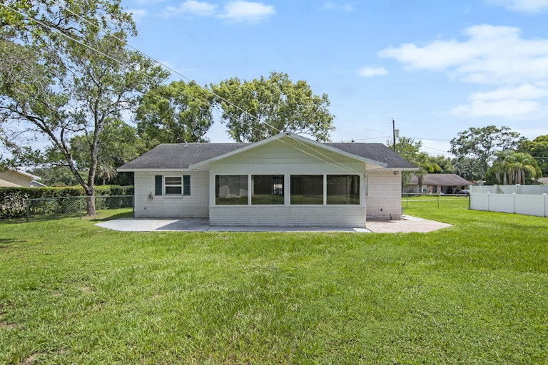 Photo 7 of 17 - 37223 Temple Ave, Zephyrhills, FL 33541