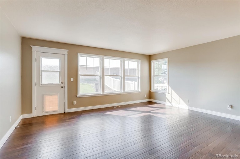 Photo 13 of 40 - 10712 Dayton Way, Commerce City, CO 80640