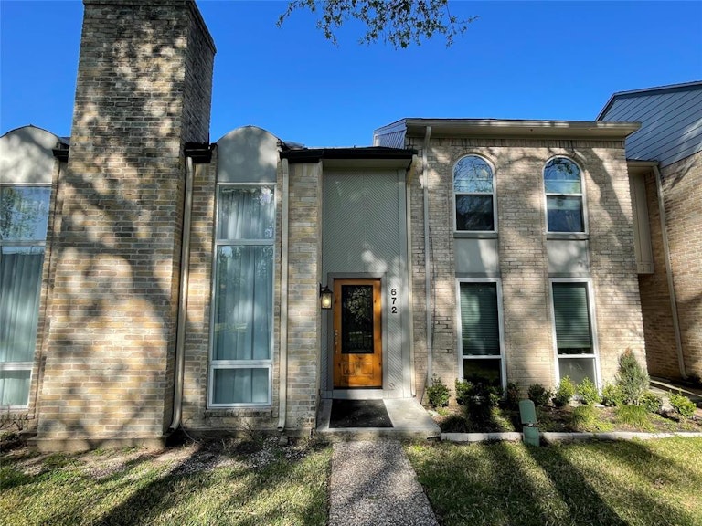 Photo 2 of 28 - 672 N Eldridge Pkwy, Houston, TX 77079