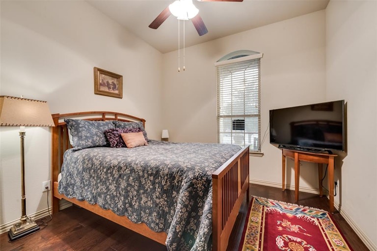 Photo 21 of 38 - 2222 Fallbrooke Dr, Grand Prairie, TX 75050