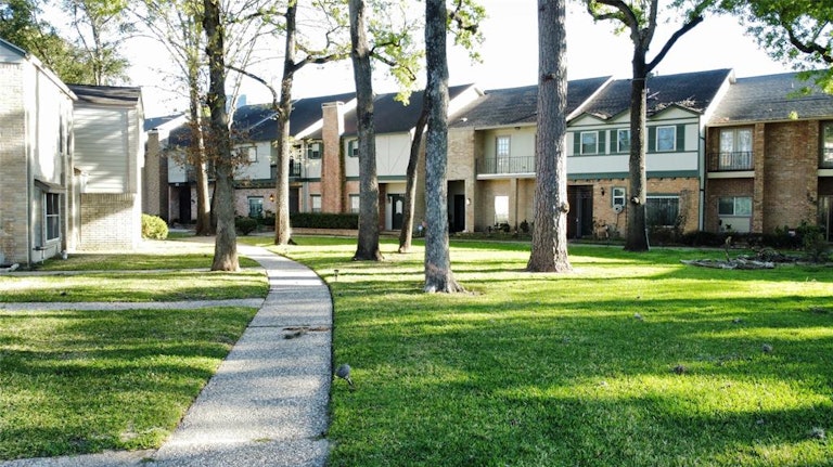 Photo 23 of 28 - 672 N Eldridge Pkwy, Houston, TX 77079