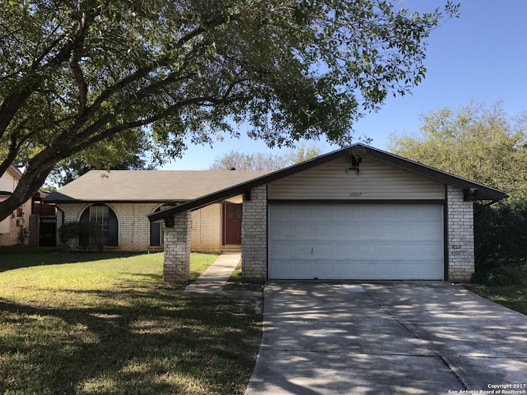 Photo 3 of 17 - 14227 Ridge Meadow Dr, San Antonio, TX 78233