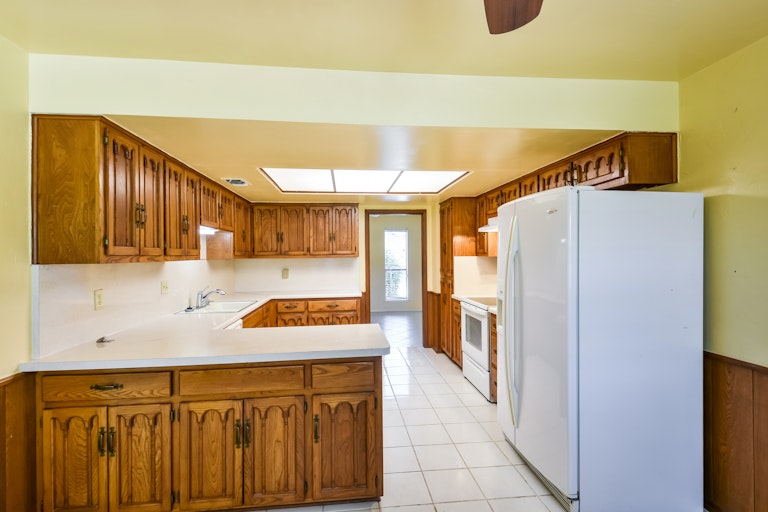 Photo 2 of 25 - 5801 Winterhaven Dr, Windcrest, TX 78239