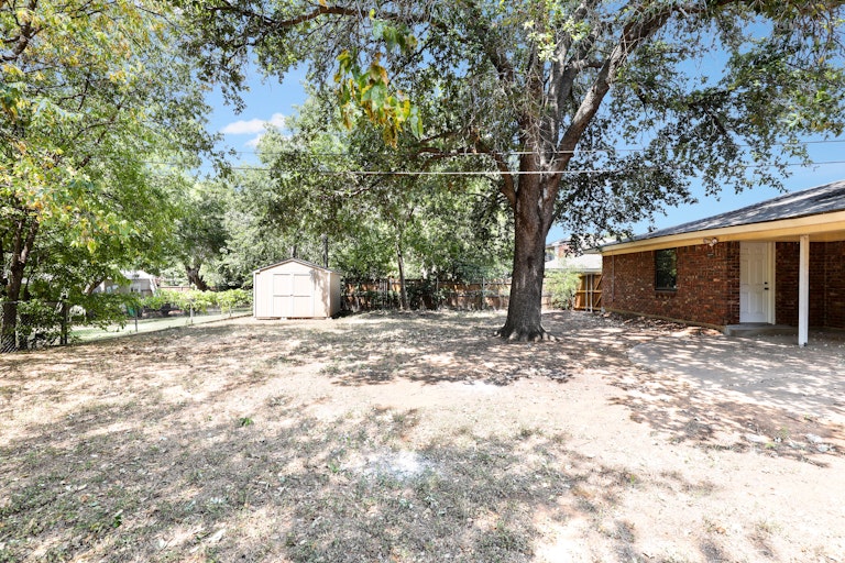 Photo 25 of 25 - 7008 Shauna Dr, North Richland Hills, TX 76180