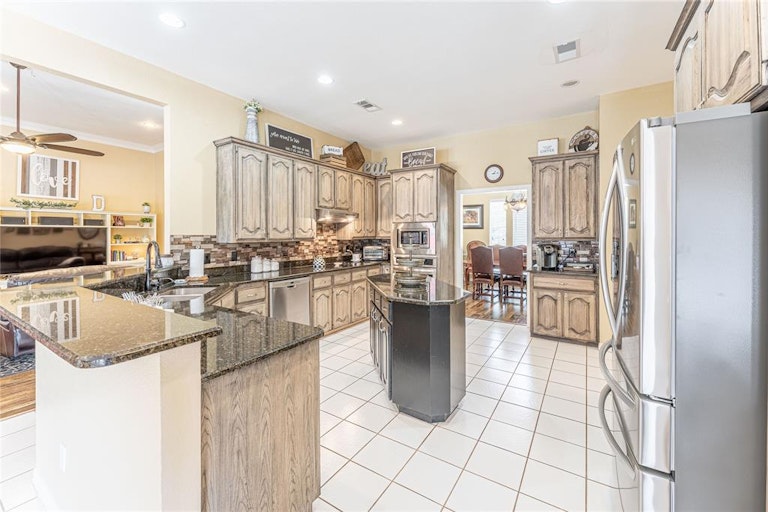 Photo 10 of 36 - 1434 S Fm 740, Heath, TX 75032