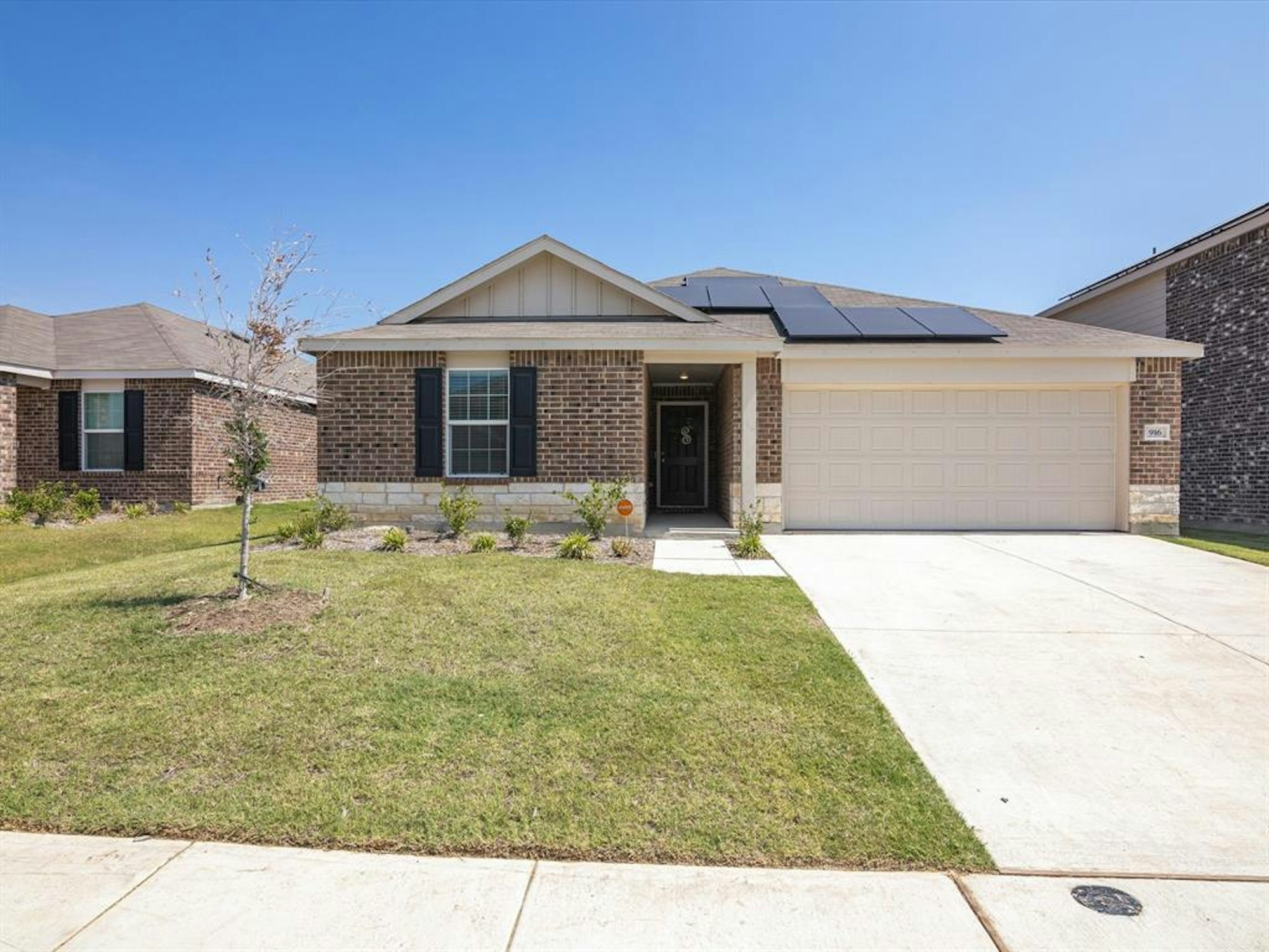 Photo 1 of 27 - 916 Shire Ave, Haslet, TX 76052