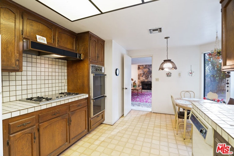 Photo 14 of 53 - 18502 Entrada Ct, Porter Ranch, CA 91326