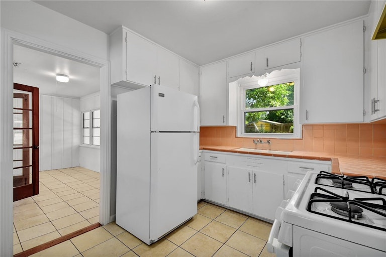 Photo 7 of 19 - 430 Beryl Dr, San Antonio, TX 78213