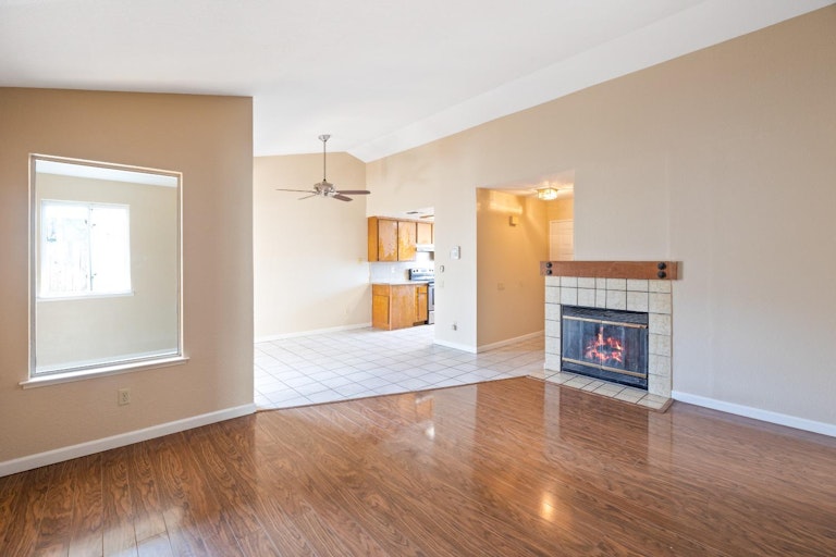 Photo 12 of 38 - 5030 Strasbourg Way, Sacramento, CA 95842