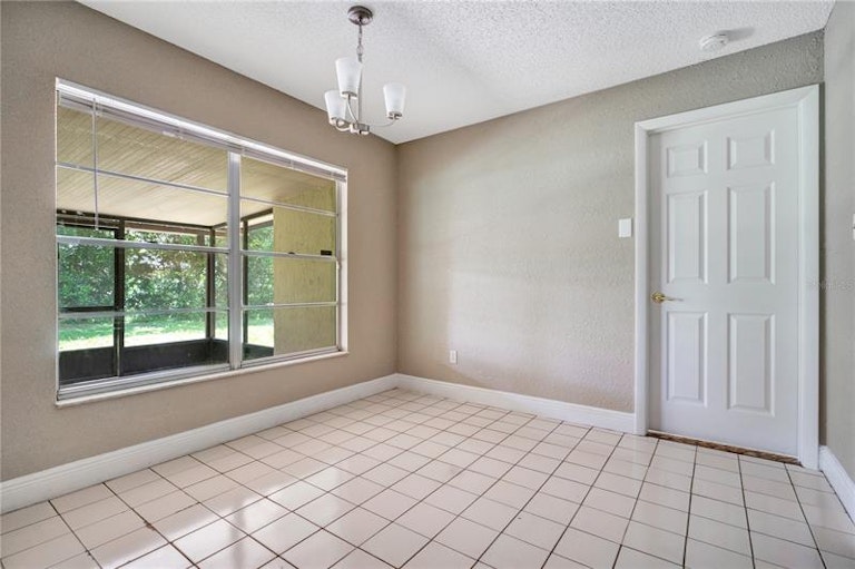 Photo 5 of 33 - 9425 Cannon Dr, Orlando, FL 32817