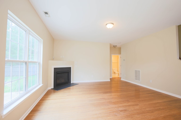 Photo 18 of 28 - 504 Arbor Crest Rd, Holly Springs, NC 27540