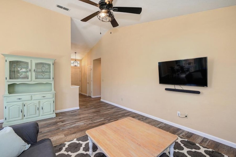 Photo 7 of 41 - 8967 Meadowspring Dr, Elk Grove, CA 95758