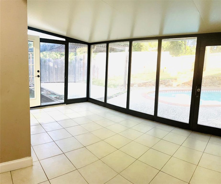 Photo 8 of 22 - 715 Vail Dr, Arlington, TX 76012