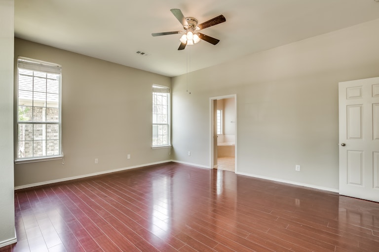 Photo 17 of 36 - 6400 Sidney Ln, McKinney, TX 75070