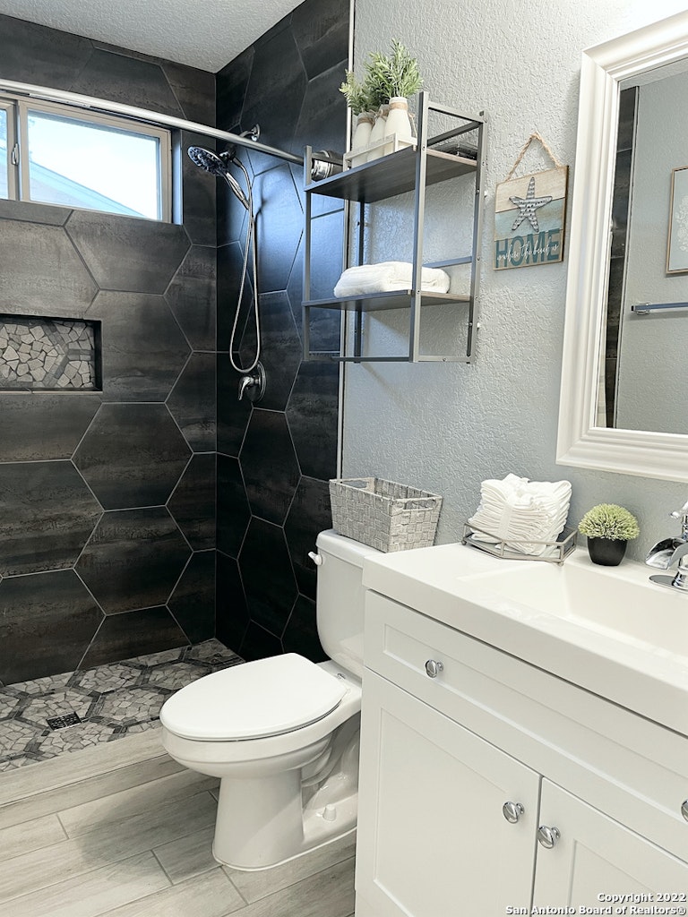 Photo 10 of 24 - 340 N San Felipe Ave, San Antonio, TX 78237