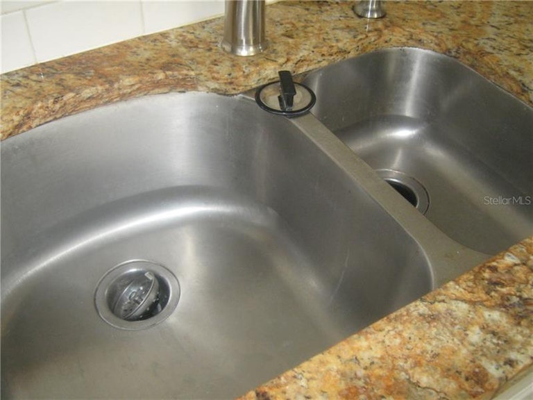 Photo 7 of 14 - 140 42nd Ave NE, Saint Petersburg, FL 33703