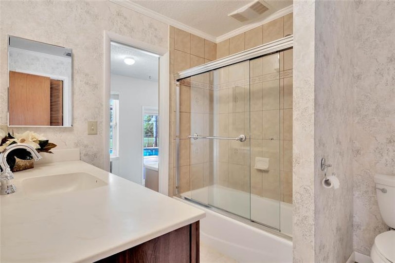 Photo 21 of 43 - 540 S Triplet Lake Dr, Casselberry, FL 32707