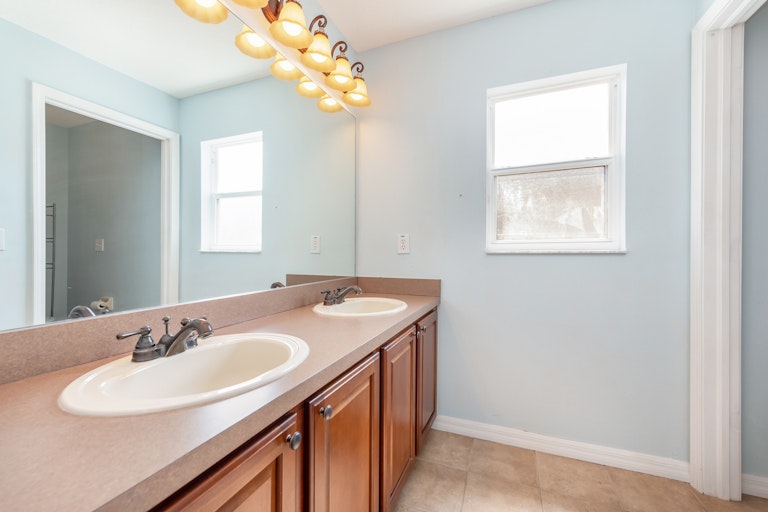 Photo 17 of 17 - 8443 Carriage Pointe Dr, Gibsonton, FL 33534