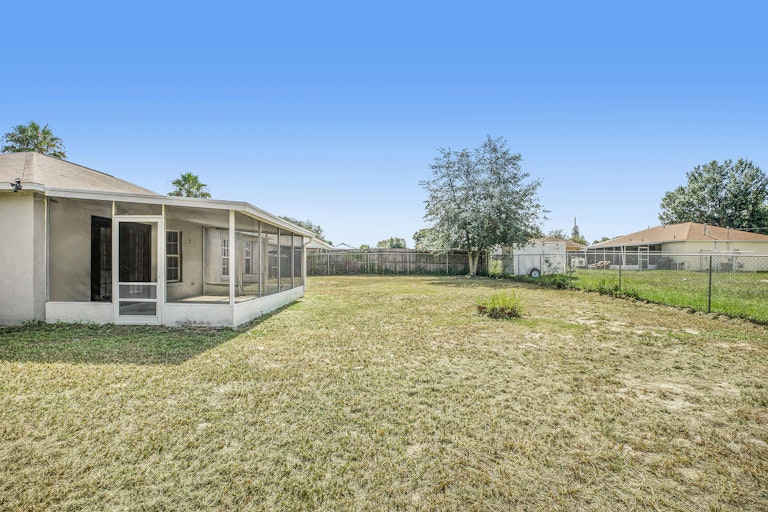 Photo 10 of 15 - 304 Arrowroot Rd, Eagle Lake, FL 33839