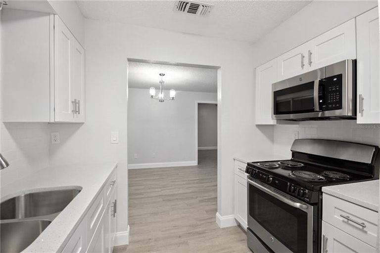 Photo 8 of 23 - 125 E Iris Dr, Orange City, FL 32763