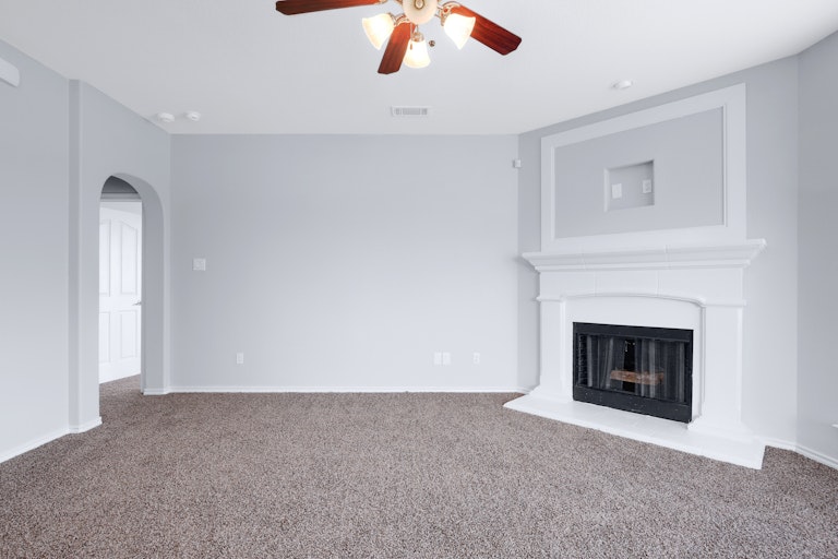 Photo 10 of 33 - 8521 Field Creek Ct, Fort Worth, TX 76134