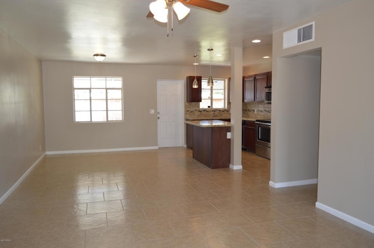 Photo 7 of 35 - 2137 W Verde Ln, Phoenix, AZ 85015