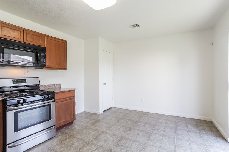 Photo 15 of 28 - 16611 Burnell Oaks Ln, Houston, TX 77090