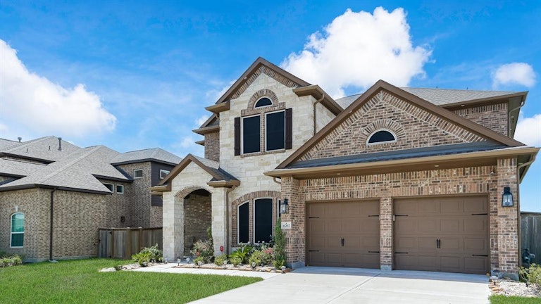Photo 3 of 39 - 6707 Eastchester Dr, Katy, TX 77493