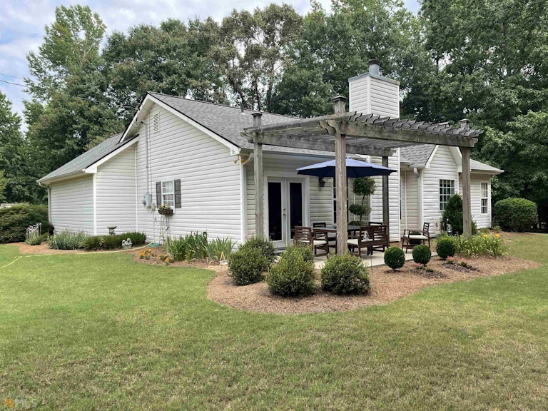 Photo 29 of 36 - 528 Butler Bridge Dr, McDonough, GA 30252